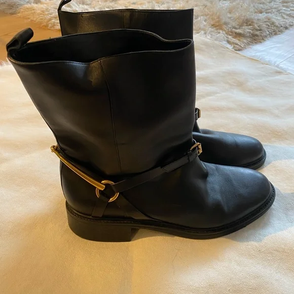 Gucci | Shoes | Gucci Black Leather Gold Horse Bit Boots  display picture 1